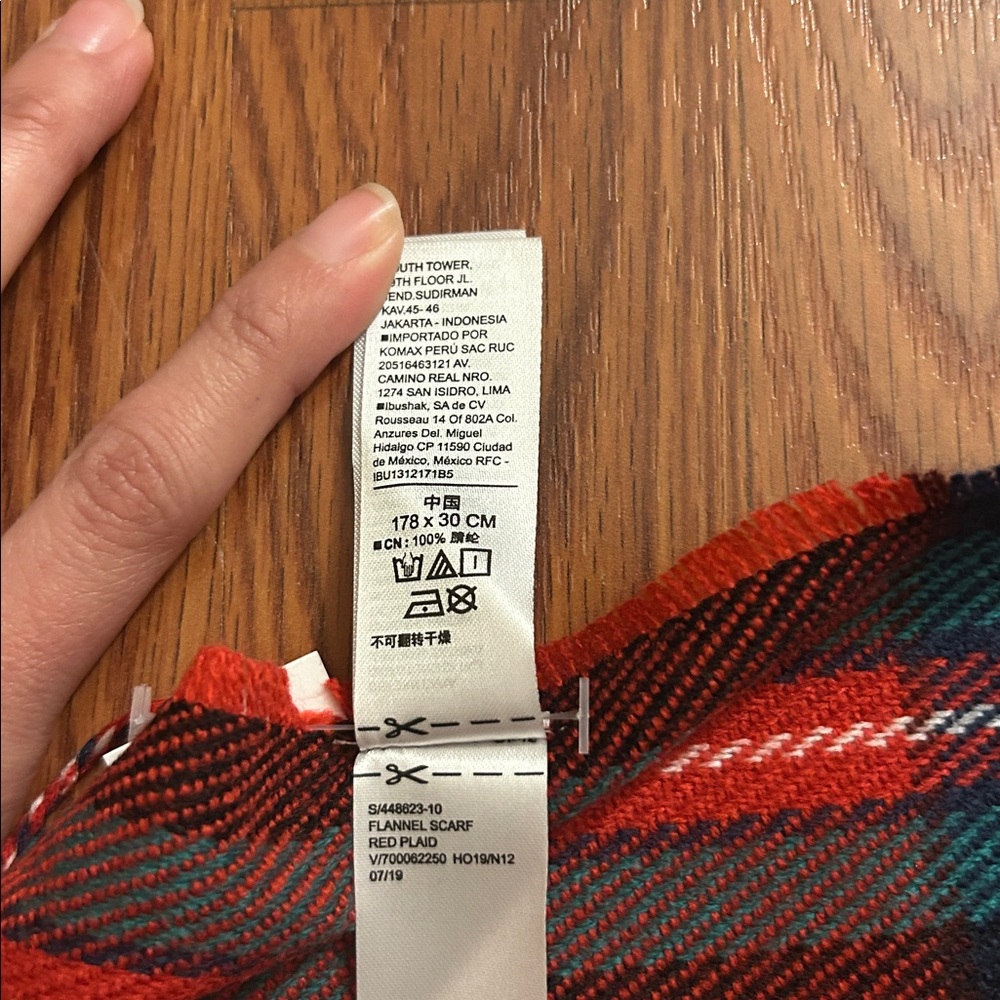 Old Navy Red Plaid Scarf - Picture 9 of 9